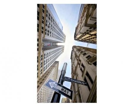 Vlies Fototapete - Wolkenkratzer in Broadway 150 x 250 cm 
