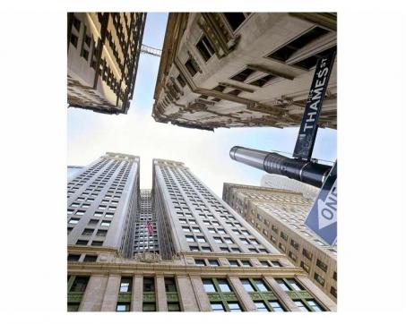 Vlies Fototapete - Wolkenkratzer in Broadway 225 x 250 cm 